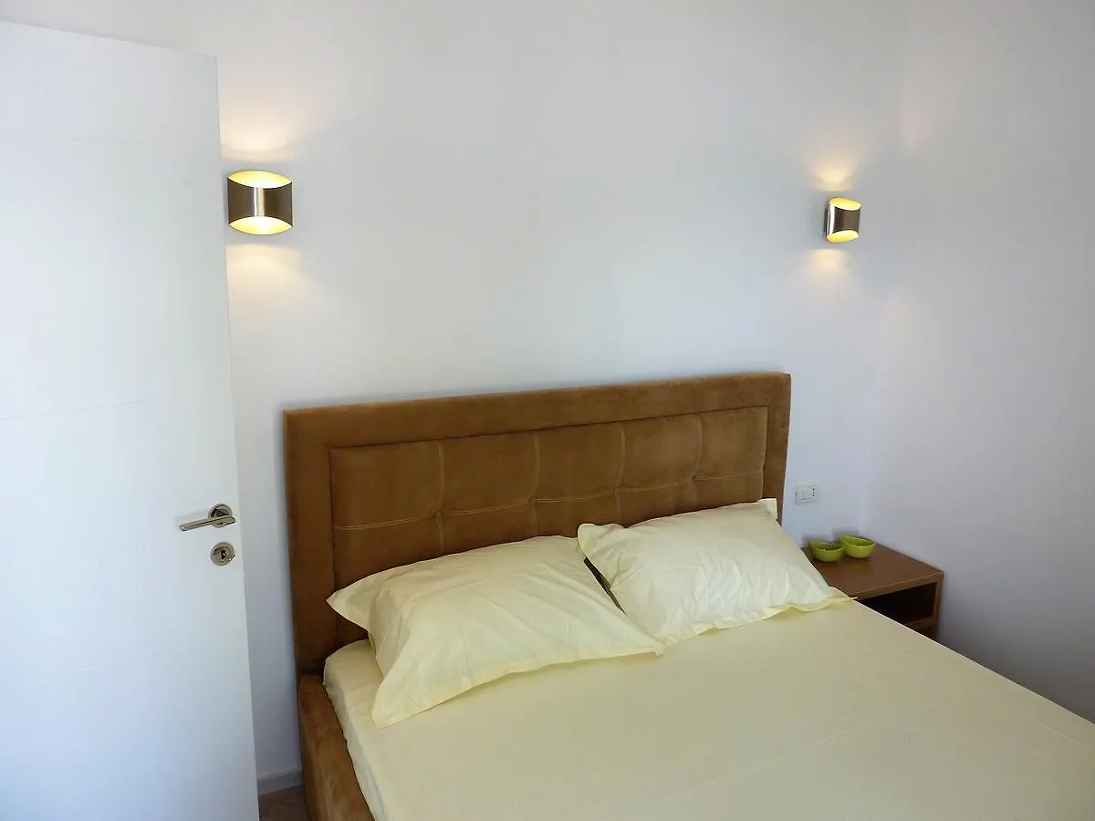 Aria Guest House Himare